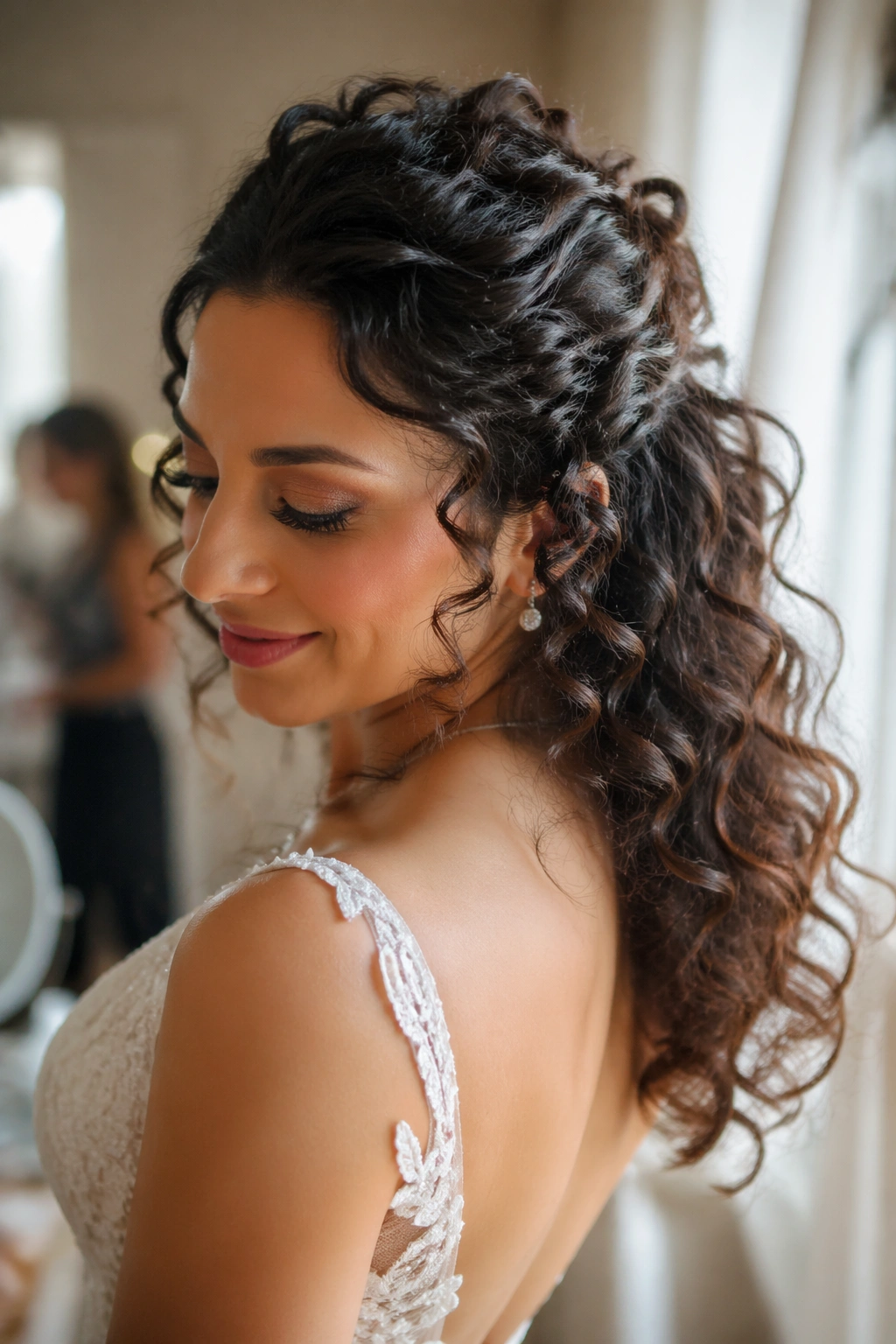 Close-up of a bride with crown-volume hairstyle featuring lifted crown and loose back curls